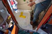 Vorbereitungen zum laminieren der Duschwanne